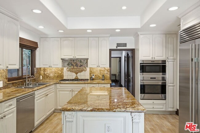 Building Photo - 2108 San Ysidro Dr