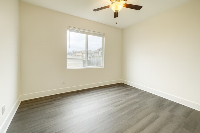 Building Photo - Spacious 3 Bedroom Home with Oversized Primary Suite near Webb & Pawnee