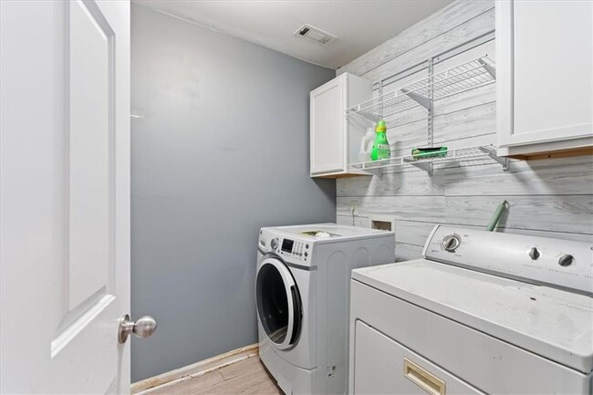 Building Photo - 345 Oxnard Cir SW