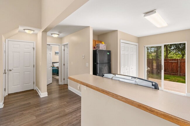 Building Photo - 306 Golden Valley Dr
