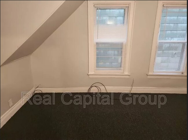 Building Photo - 408 Woodlawn Ave