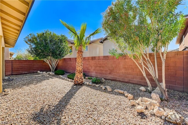 Building Photo - 10679 Country Knoll Way