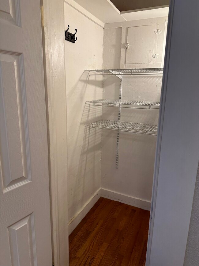 small walk-in closet - 3628 Mariposa St