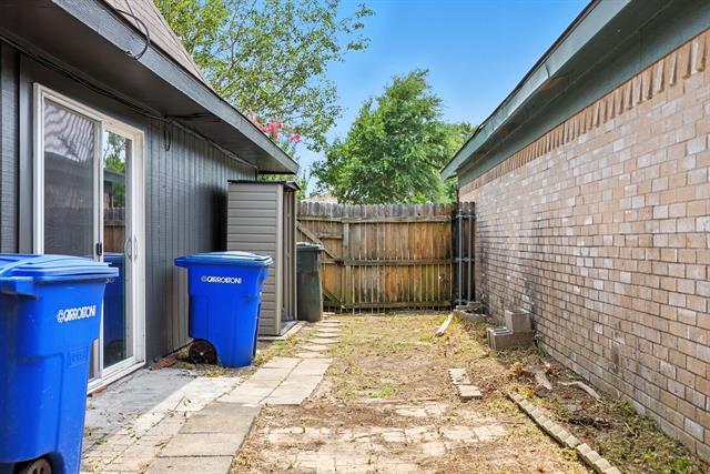Building Photo - 2307 Montclair Dr