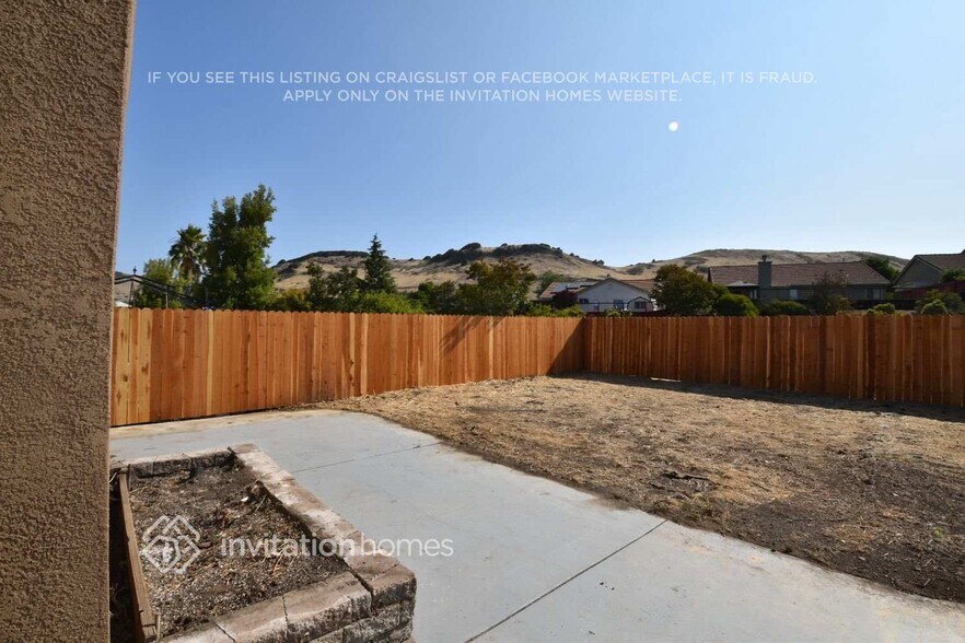 Building Photo - 5530 Burgundy Ct