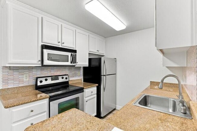 Building Photo - 2695 Somerset Park Cir