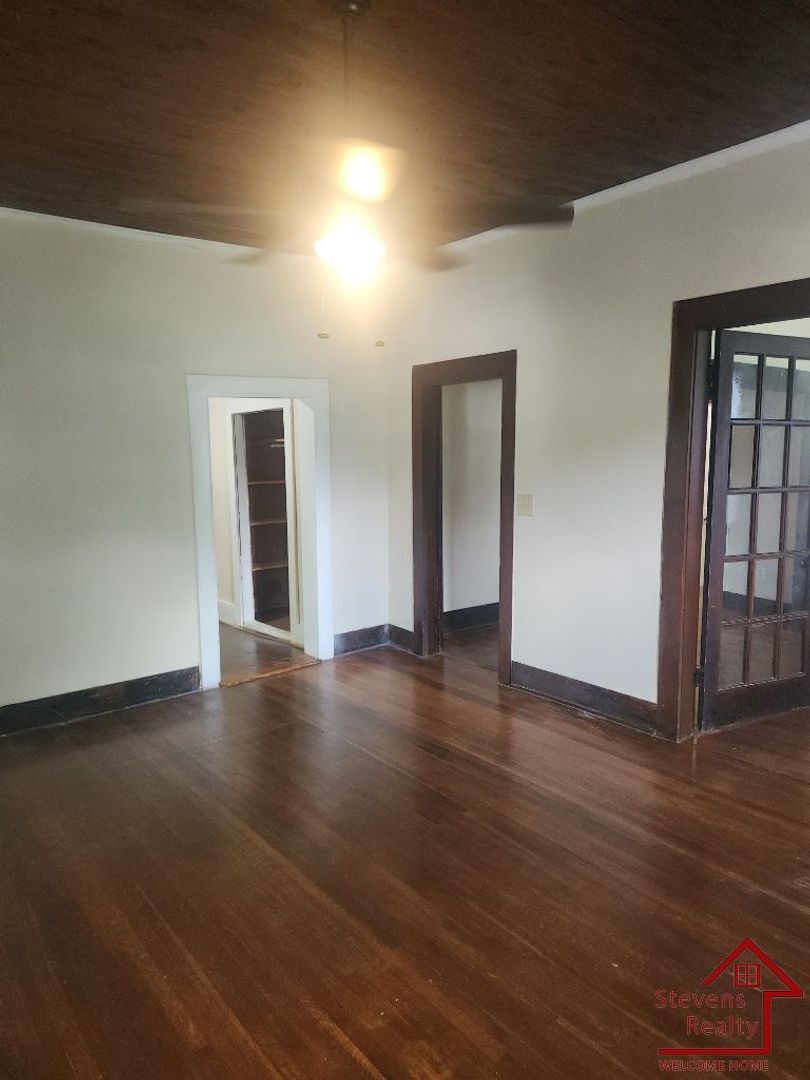 Building Photo - 117 N Main St