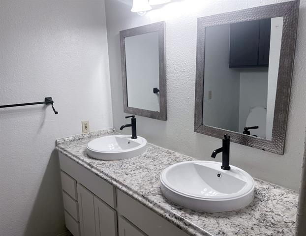 Building Photo - 1805 Bristol Cove