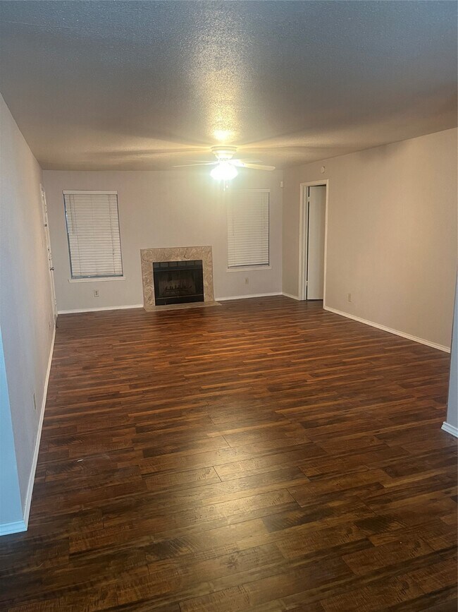 Building Photo - 9700 Leawood Blvd