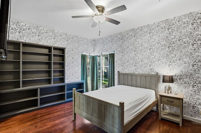 Building Photo - FULLY FURNISHED EXECUTIVE PHOENIX COUNTRY CLUB HOME IN GATED COMMUNITY