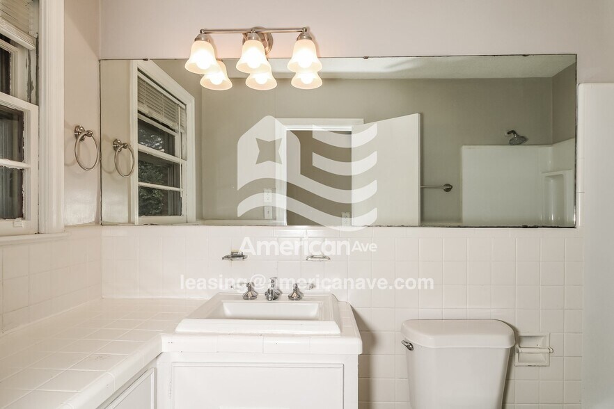 Building Photo - 2736 N Beltline Blvd