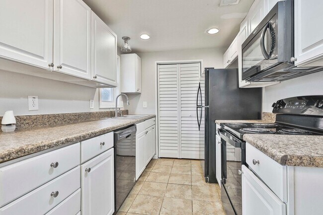 Building Photo - Cozy 3bd/1ba in Hampton.