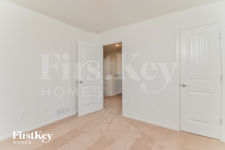 Building Photo - 10633 Luneth Dr