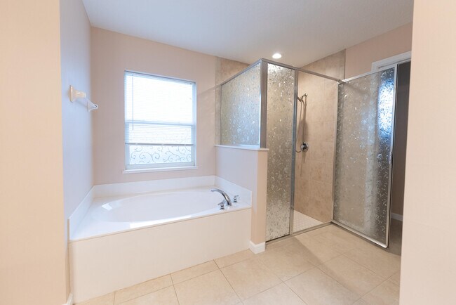 Building Photo - 3651 SW Dellamano St