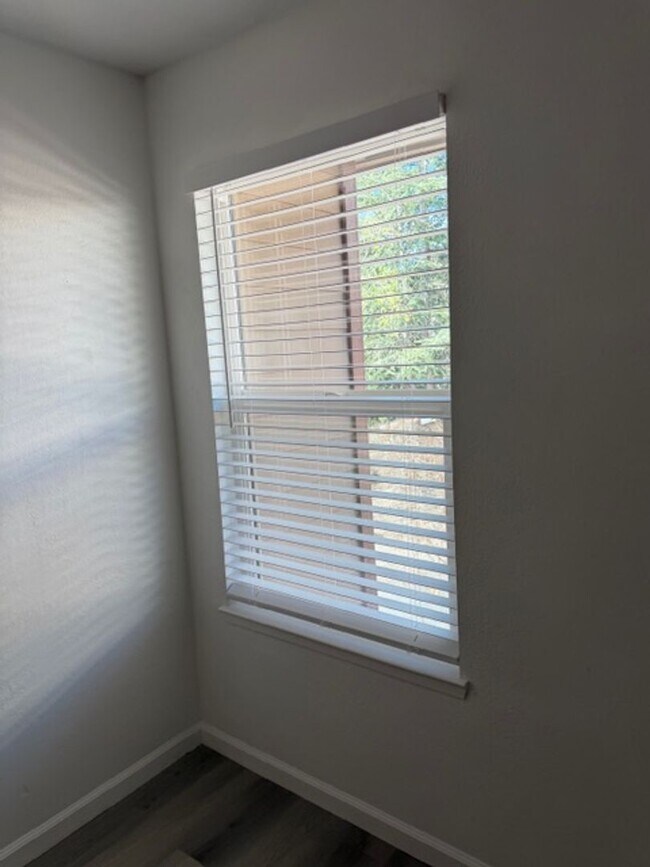 Building Photo - 680 Chorro St