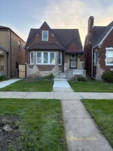 Building Photo - JS LLC