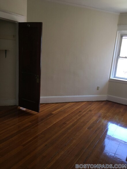 Building Photo - 163 Summer St