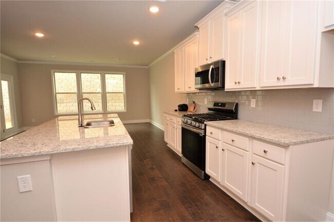 Building Photo - 2170 Manor Pointe Dr