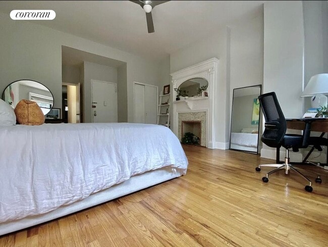 Building Photo - 349 W 84th St