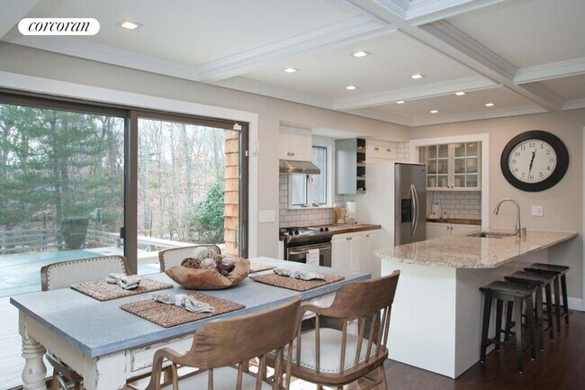 Building Photo - 320 Edge of Woods Rd