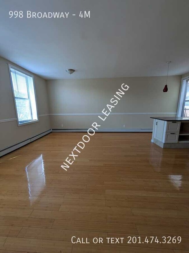 Building Photo - 998 Broadway-4M