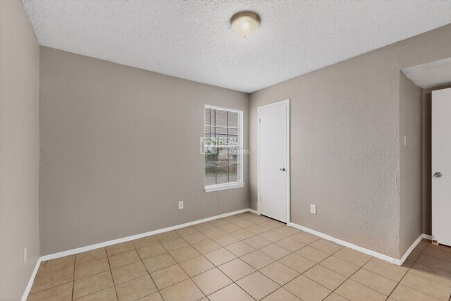 Building Photo - 8024 Cambridge Cir