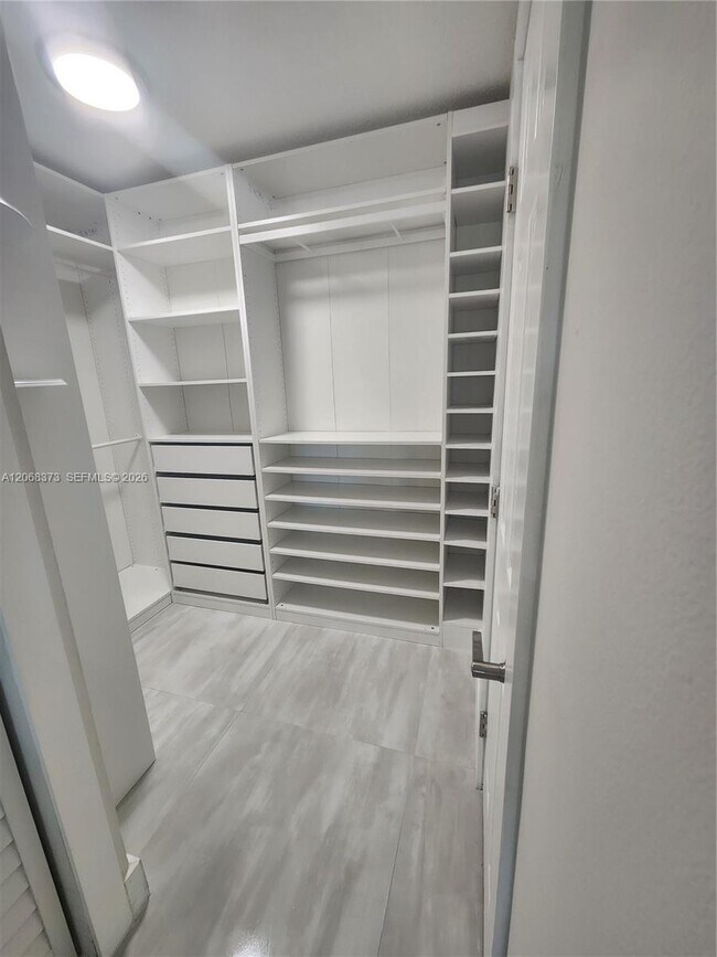 Building Photo - 8550 SW 109th Ave