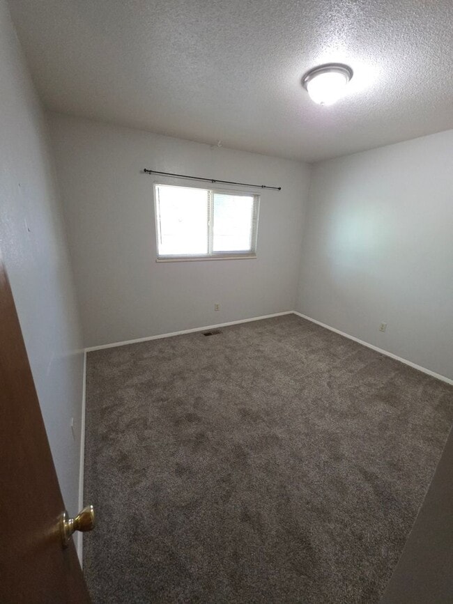 Building Photo - Awesome 3 bed 2 bath home!!!