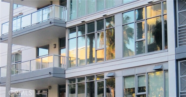 Building Photo - 411 W Seaside Way