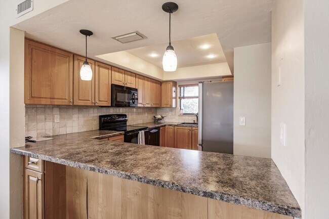 Building Photo - Enjoy great amenities with your annual rental