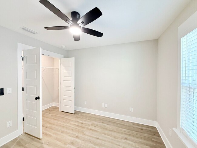 Building Photo - Stylish 3-Bedroom Home