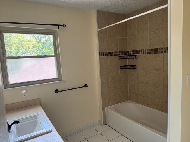 Building Photo - 2 Bedroom, 2.5 Bathroom Half Double in Dublin, OH