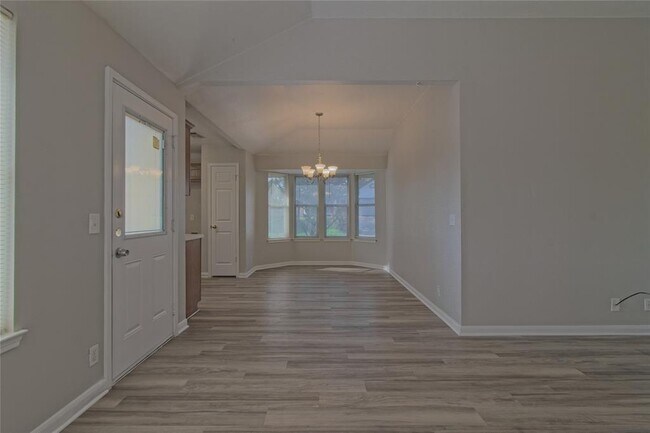 Building Photo - 300 Caladium Ct