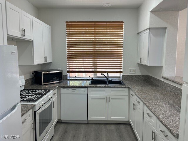 Building Photo - 1200 Valerio Ln