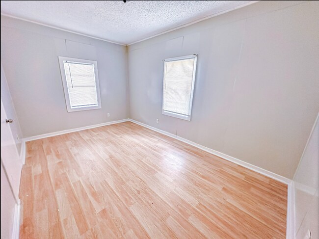 Building Photo - 1107 Avenue A