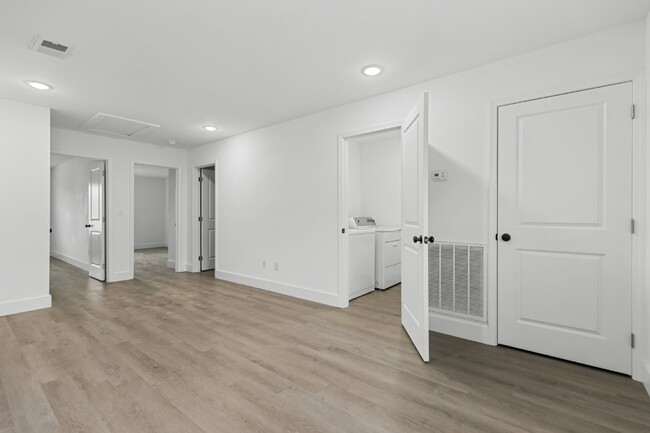 Building Photo - "Discover Comfort & Convenience: Spacious ...