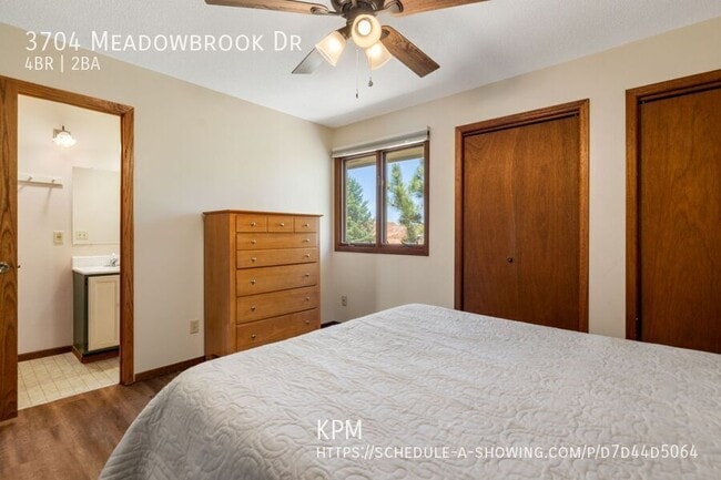Building Photo - 3704 Meadowbrook Dr