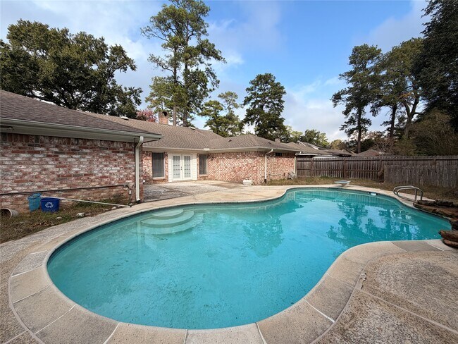 Building Photo - 12910 Shady Knoll Ln