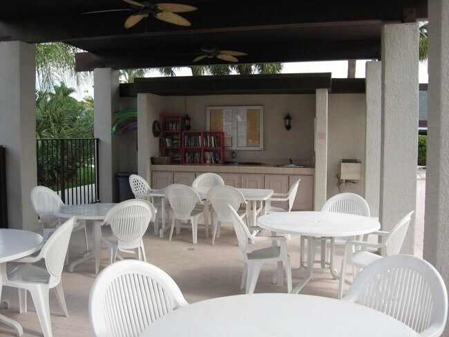Building Photo - 3303 SE Sandpiper Ct