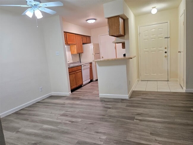 Building Photo - 7400 Bellerive Dr