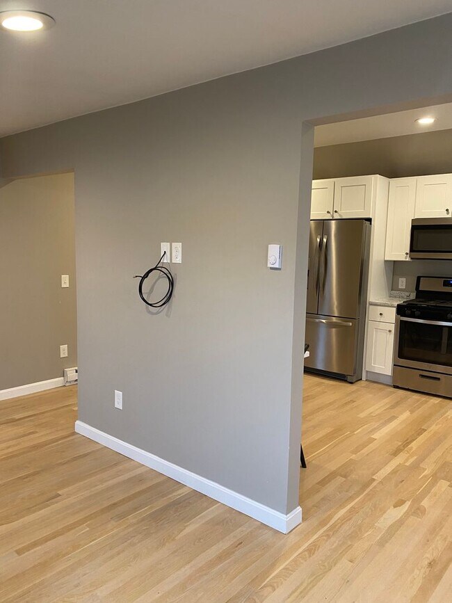 Building Photo - Waterfront Cottage in Oakland Beach