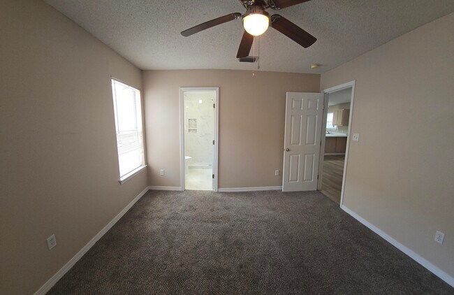 Building Photo - 7720 Lola Cir