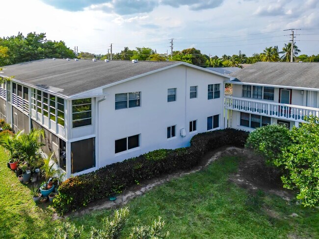 Building Photo - 369 Tilford Q