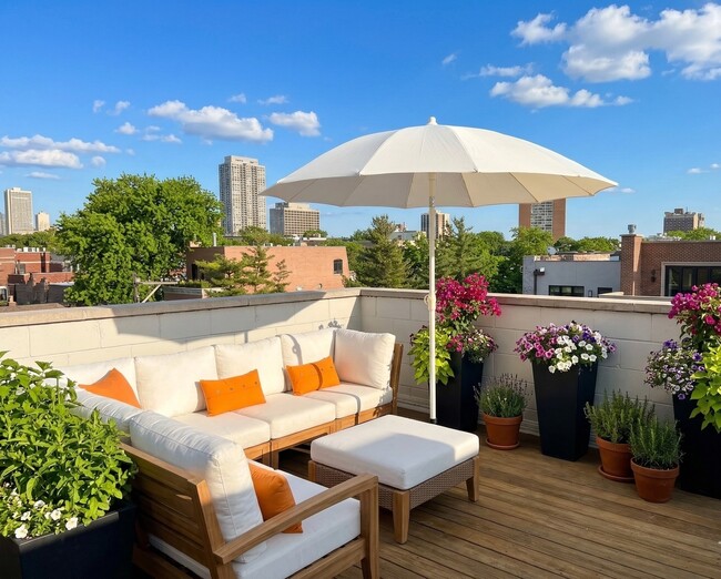 Building Photo - 1727 N Mohawk St