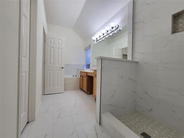 Building Photo - 9320 Woodhurst Dr