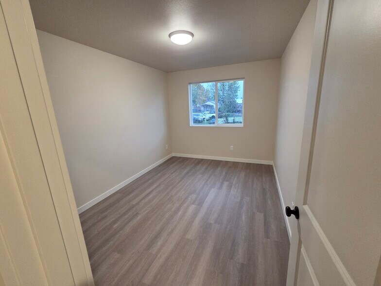 Building Photo - 141 Section St