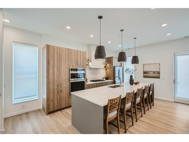 Building Photo - 4 West Dr