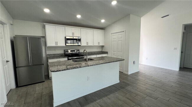 Building Photo - 213 NW 9th St