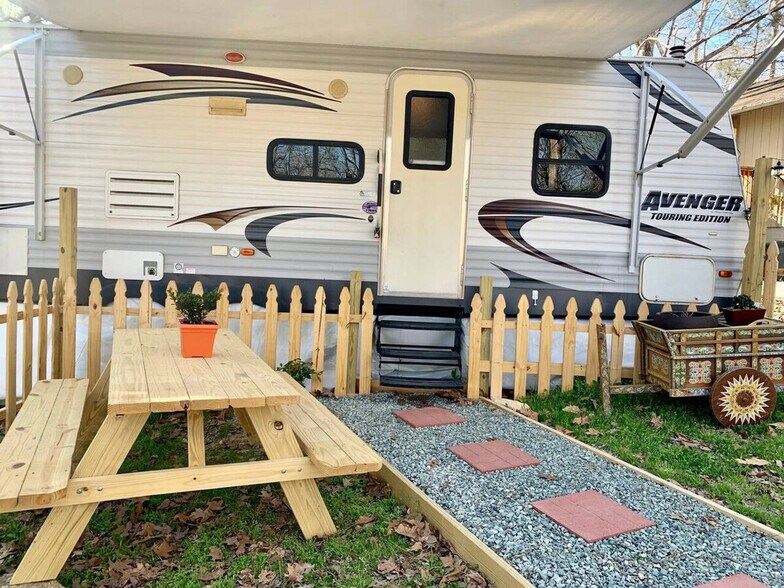 Building Photo - 615 Tall Oaks Rd