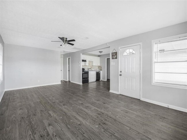 Building Photo - 3810 Lehall St